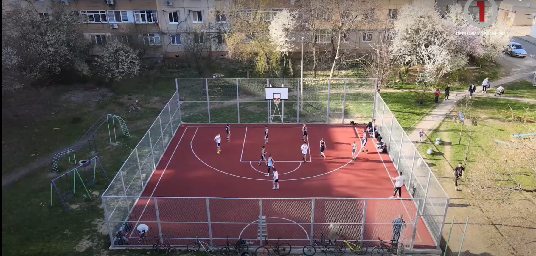 В Ужгороді відкрили баскетбольний майданчик