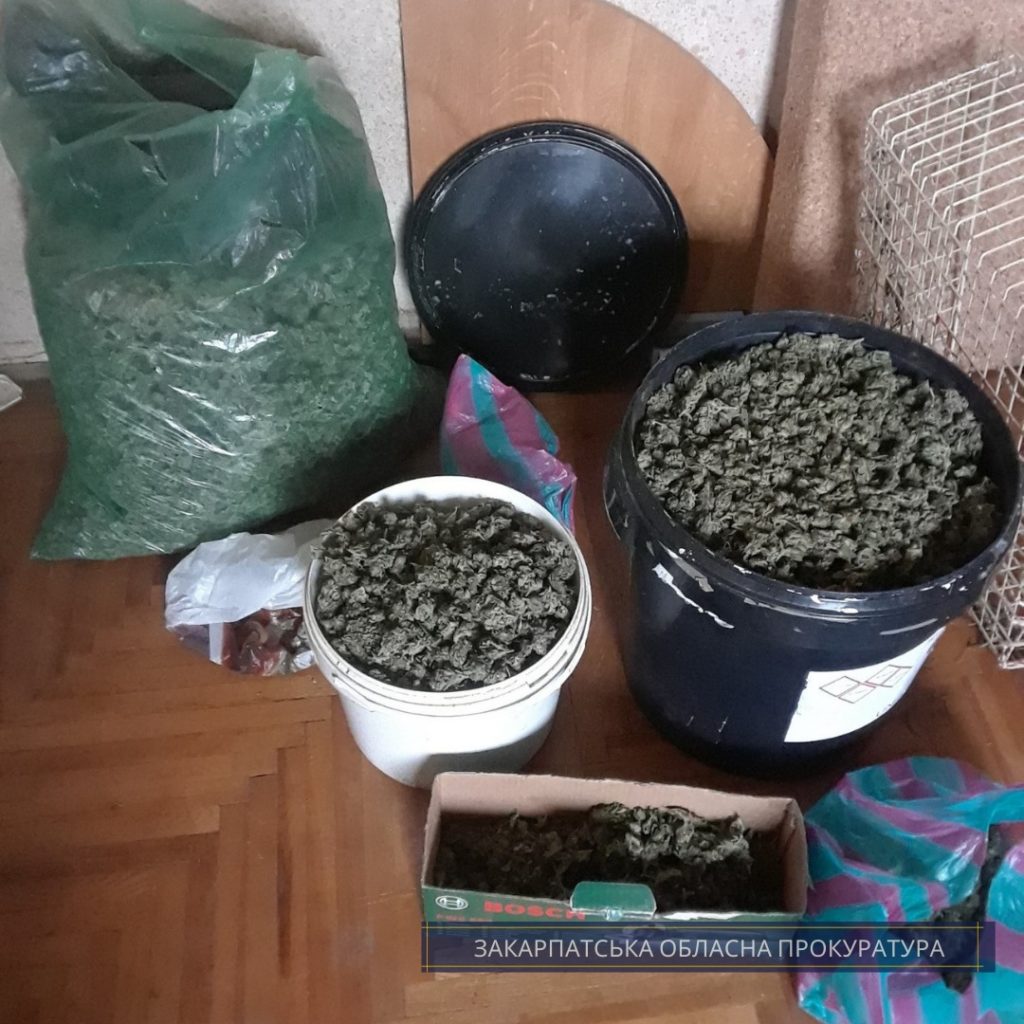 Засуджено до 9 років 31-річного закарпатця за шість скоєнних злочинів