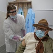 У Мукачеві вакцинували одного з найстаріших скаутів Закарпаття