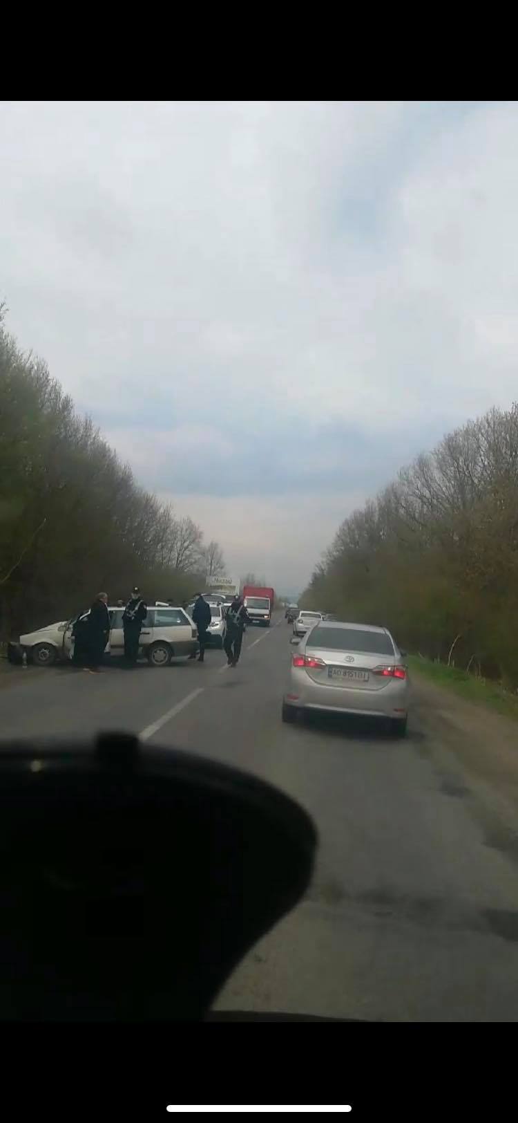 Поблизу Мукачева відбулася автопригода за участю трьох легковиків