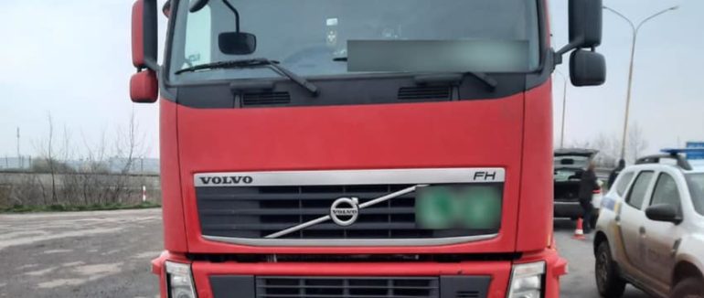 Пропонував 50 євро: поблизу Чопа зупинили водія вантажівки у стані алкогольного сп’яніння