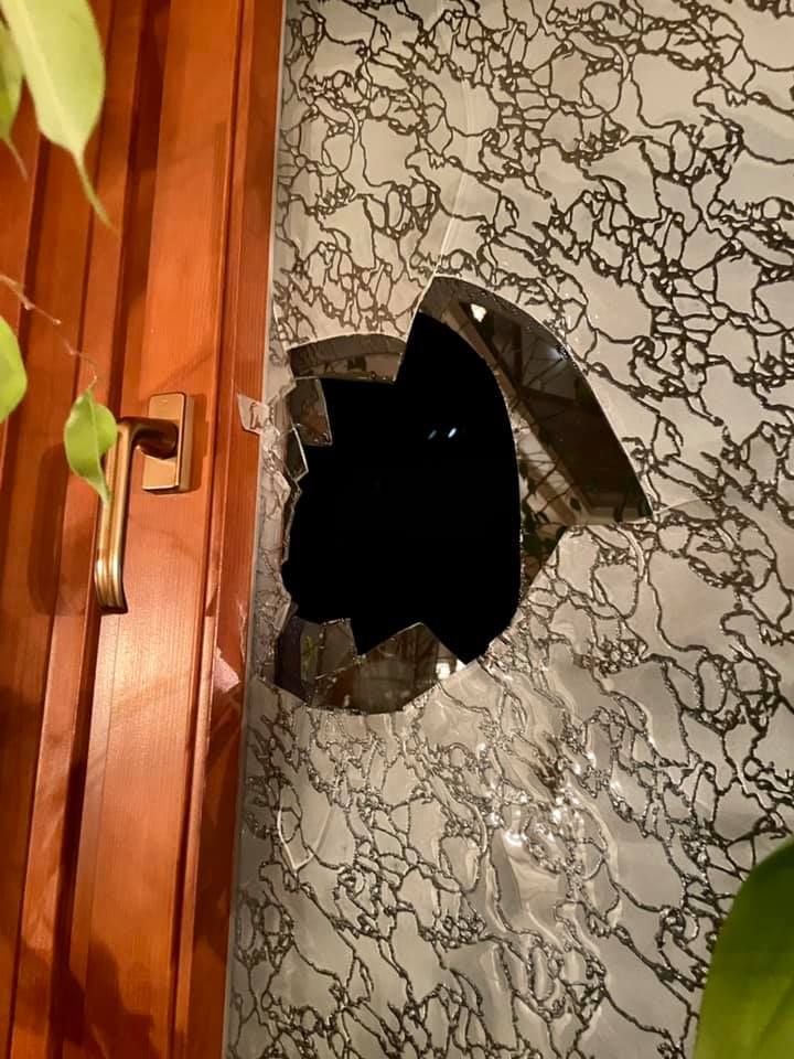 В Ужгороді невідомі скоїли напад на будинок депутата міської ради від “ОП-ЗЖ”