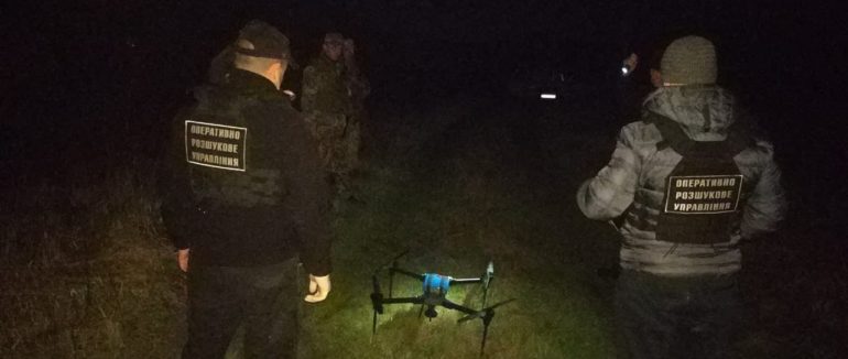 Літаюча контрабанда: на Ужгородщині виявили дрон з безакцизними сигаретами