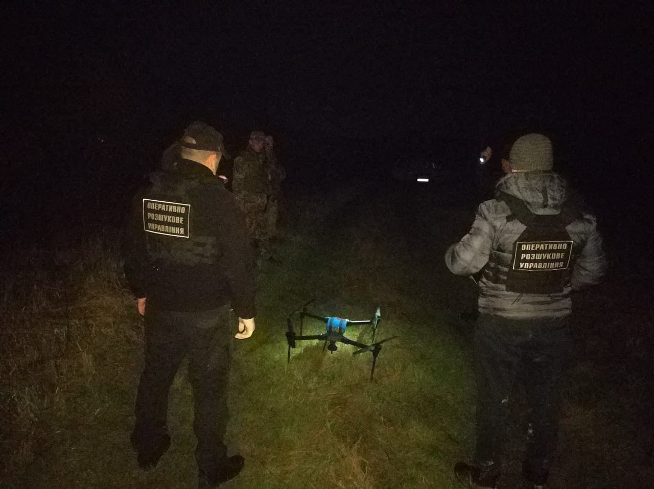 Літаюча контрабанда: на Ужгородщині виявили дрон з безакцизними сигаретами