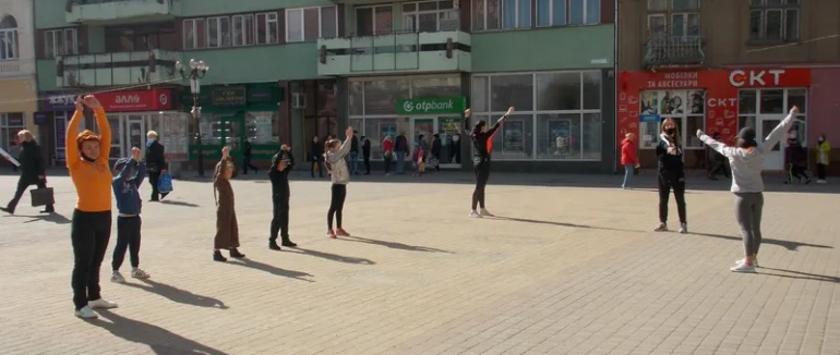 Щотижнева зарядка: у Берегові започаткували загальну міську руханку