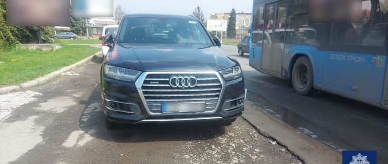В Ужгороді патрульні виявили автомобіль розшукуваний Інтерполом