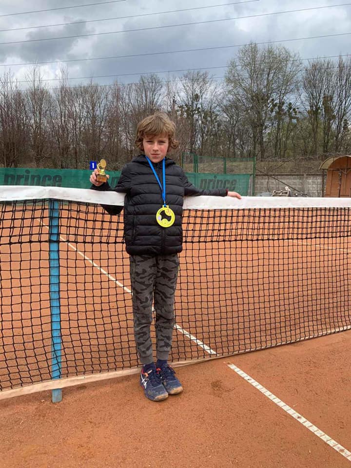 Юний мукачівець посів третє місце на Всеукраїнських змаганнях з великого тенісу