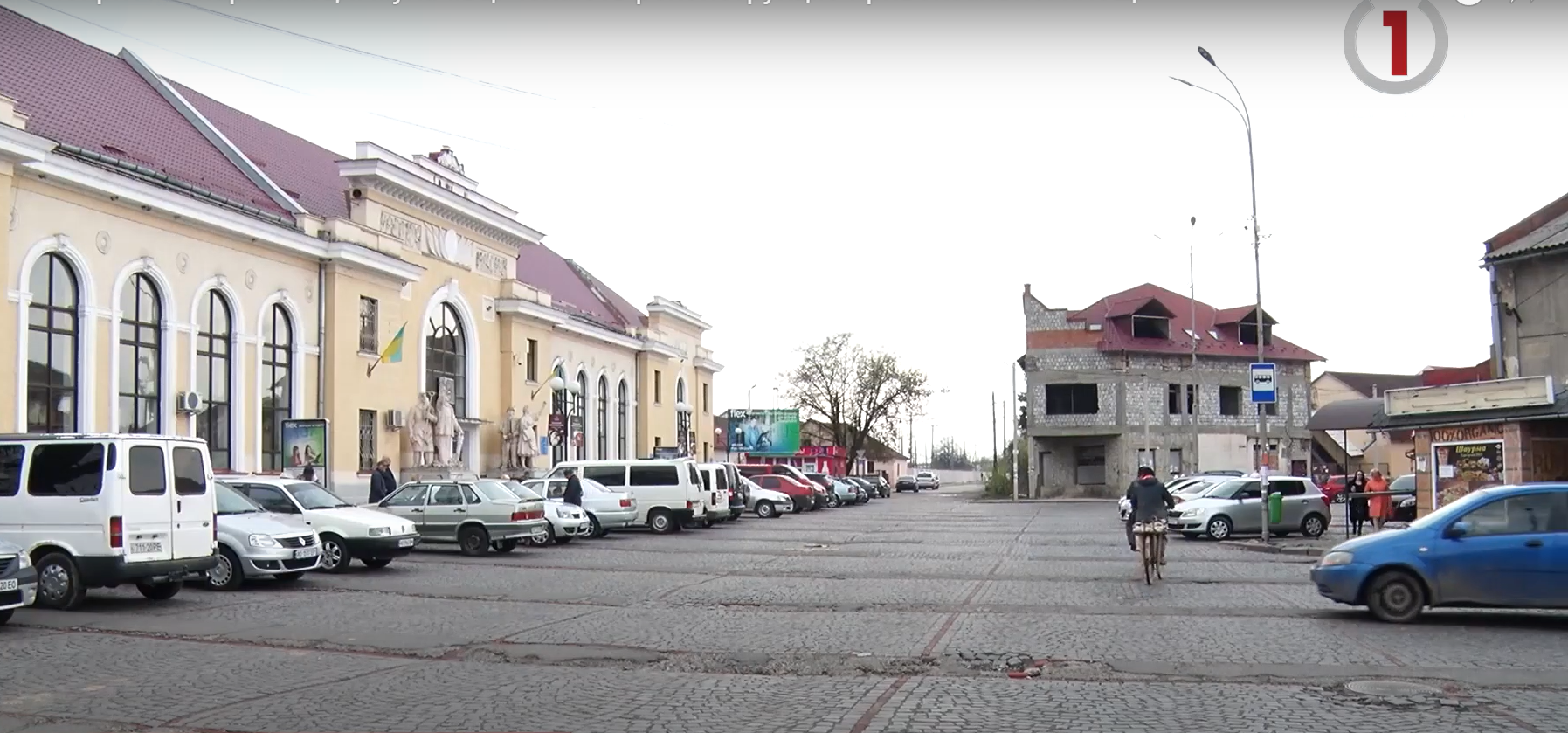 Дорожнє покриття і паркомісця: мукачівці чекають реконструкцію привокзальної площі