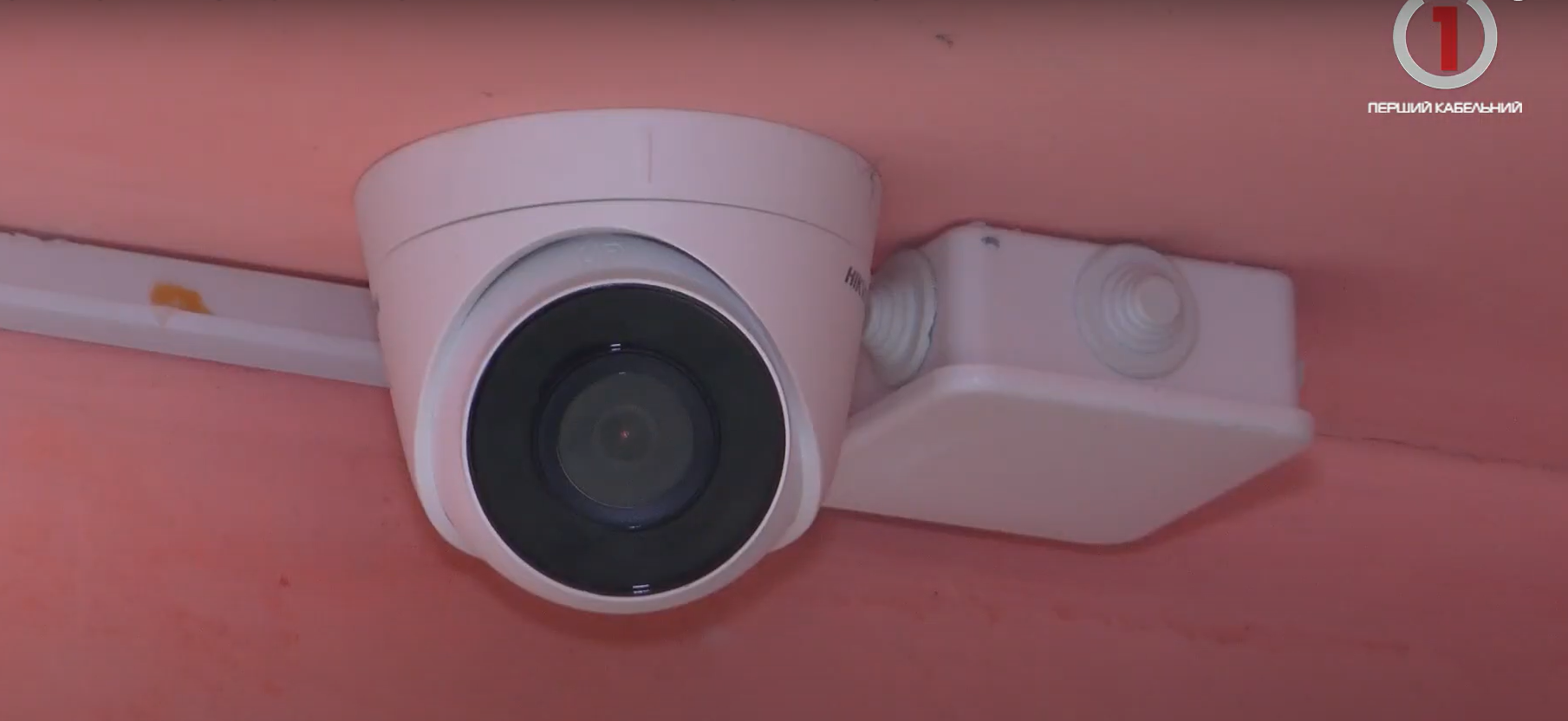 Спроба крадіжки у Берегові: горе-злочинці ламали двері в одному з місцевих магазинів