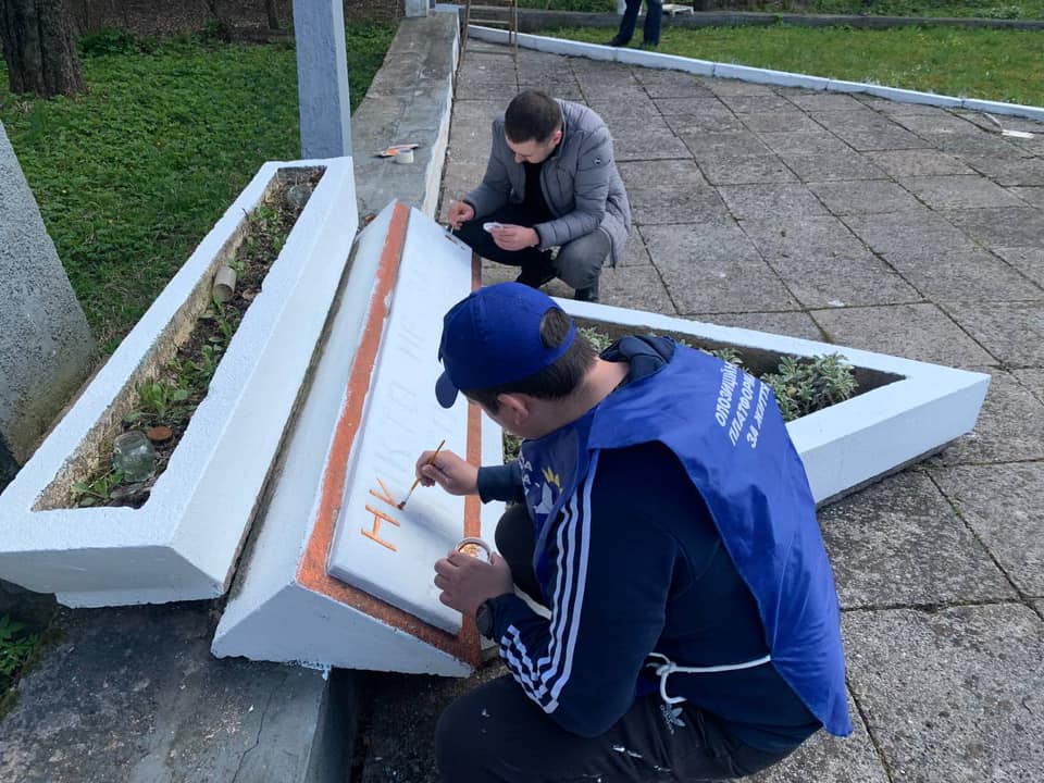 Толока пам`яті, Полянська ОТг, активна молодь, ОП-ЗЖ, прибирання, пам`ятник, загиблі, односельчани