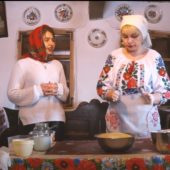 Автентична закарпатська випічка: кондитер Любов Керецман приготувала паску до Великодня