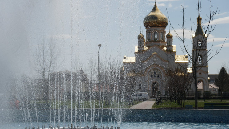У Мукачеві почали працювати міські фонтани