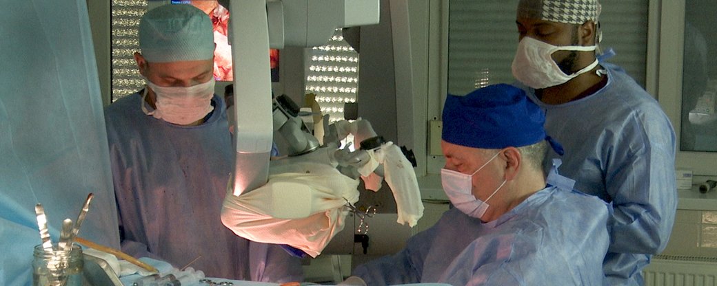 На Закарпатті пацієнту, який був у свідомості, видалили пухлину головного мозку