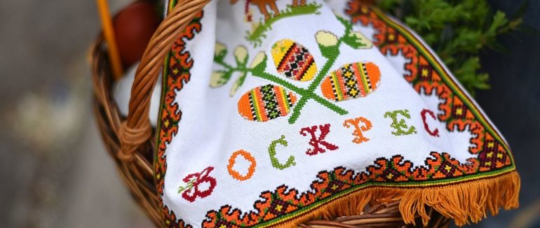 Паска, яйця, ковбаса і сало: в Україні подорожчає великодній кошик