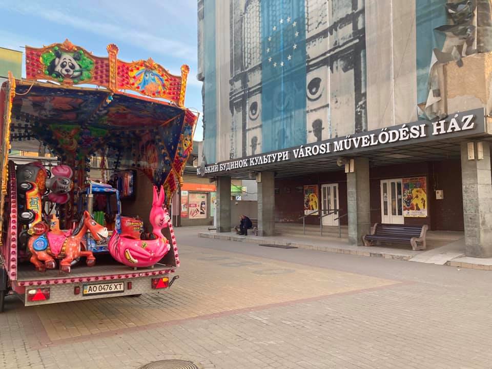 Вже цієї суботи у Берегові запрацює луна-парк