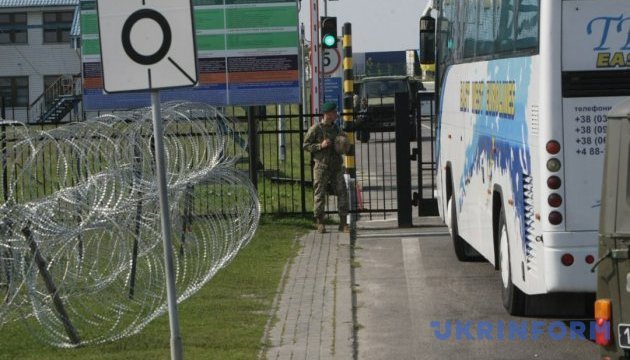 Понад 400 машин: черги на кордоні з Польщею