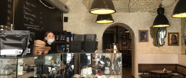 Магазини, ресторани та кафе відсьогодні відновили роботу на Закарпатті