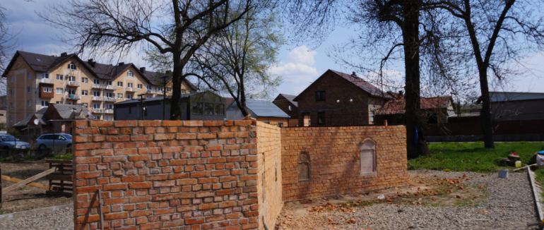 На Тячівському цвинтарі зводять Стіну пам’яті