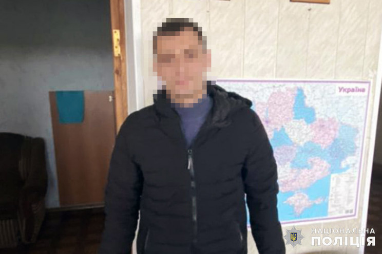 22-річного чоловіка який перебуває у розшуку в Закарпатській області затримали на Хмельниччині