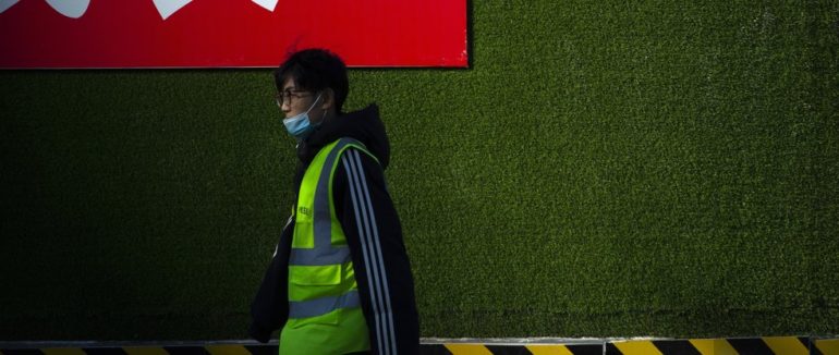 Пекін почав маркувати ресторани з вакцинованими від COVID-19 співробітниками