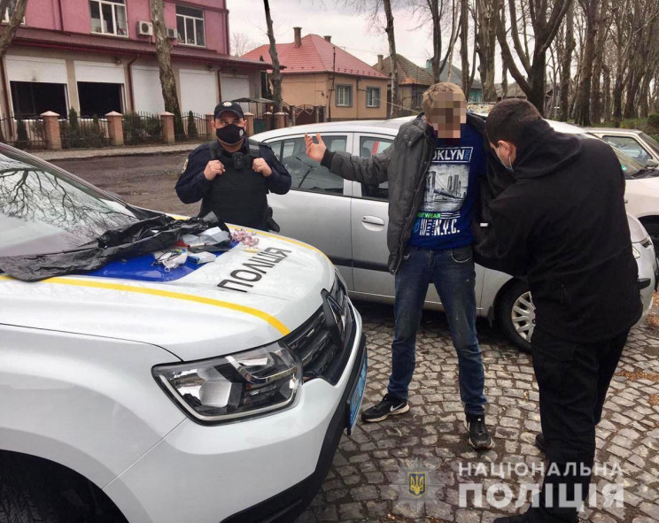 В Мукачеві затримали 21-річного українця з наркотиками