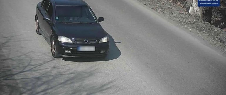 У стані наркотичного сп’яніння: патрульні Мукачева затримали водійку, яка причетна до ДТП