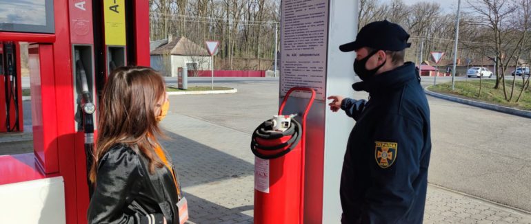 На Закарпатті перевіряють заправки щодо додержання пожежної безпеки