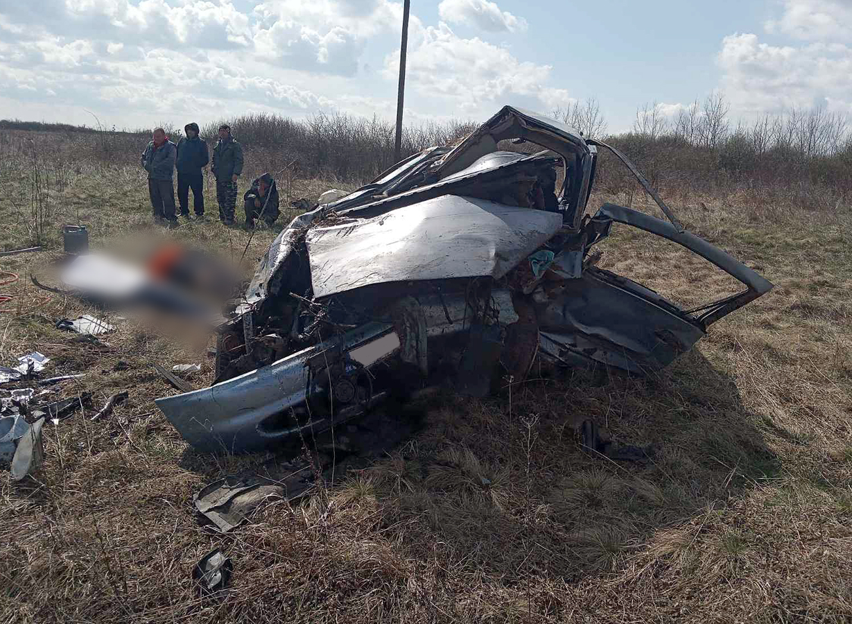 Водій не впорався із керуванням: аварія на Закарпатті забрала життя двох людей. Офіційні подробиці від рятувальників