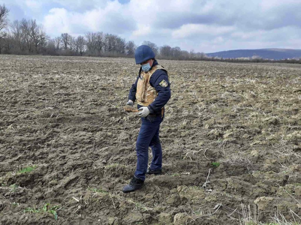 Закарпаття, рятувальники, піротехніки, бомби, вибухівка, небезпека