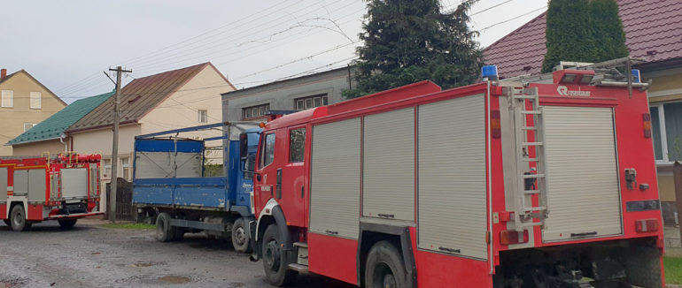 Розклала вогонь і пішла: вечірня пожежа у Мукачеві