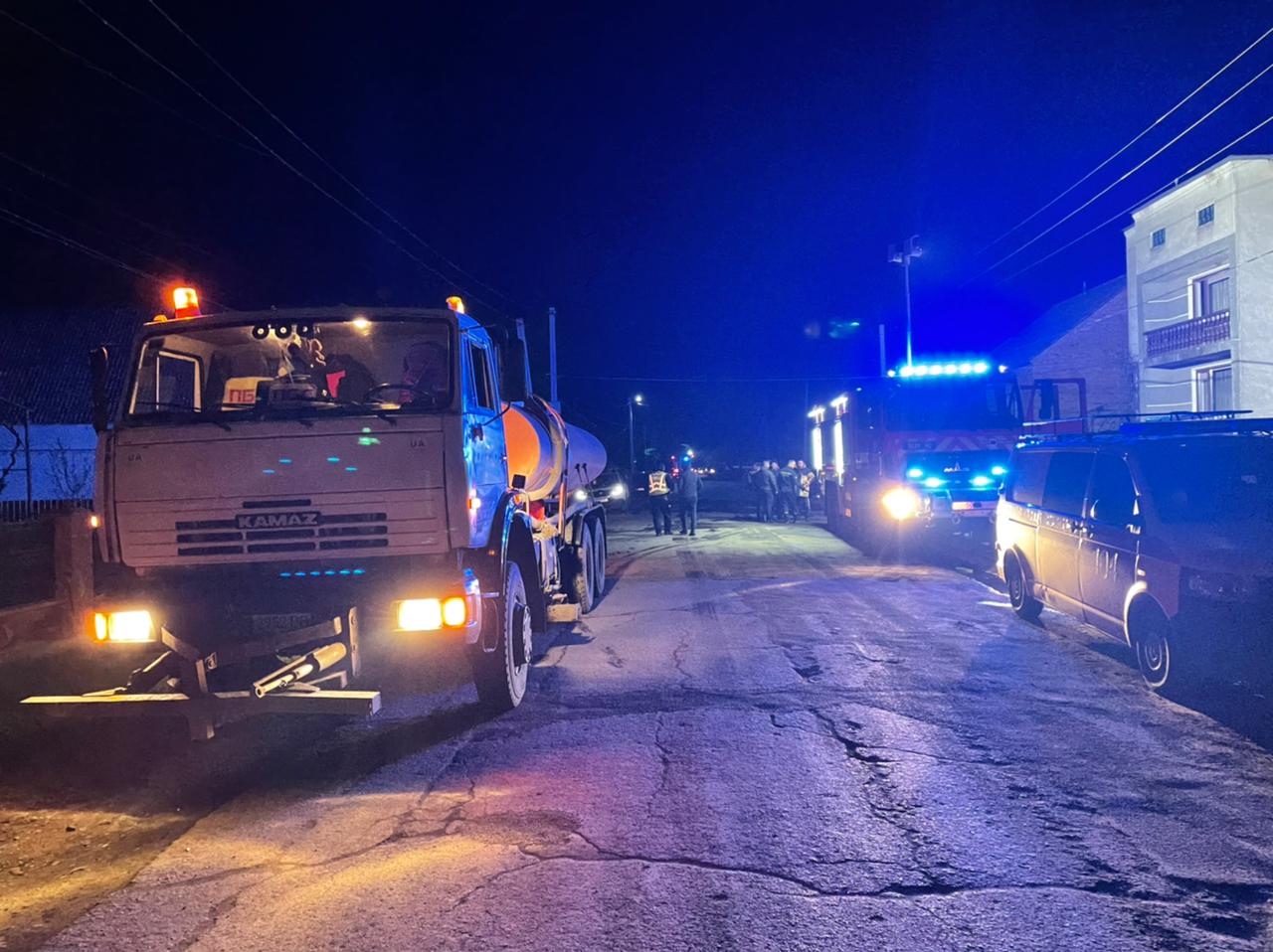 Вечірня пожежа на Хустщині: вогонь ледь не знищив два будинки