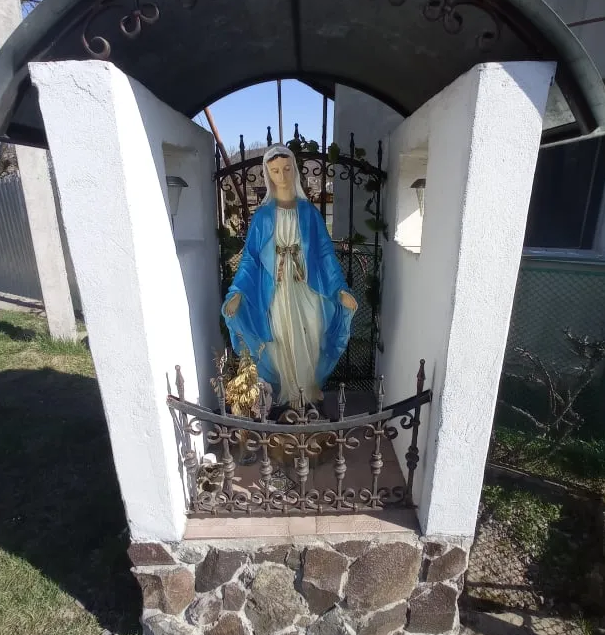 На Закарпатті знаходиться унікальне джерело із каплицею Божої Матері