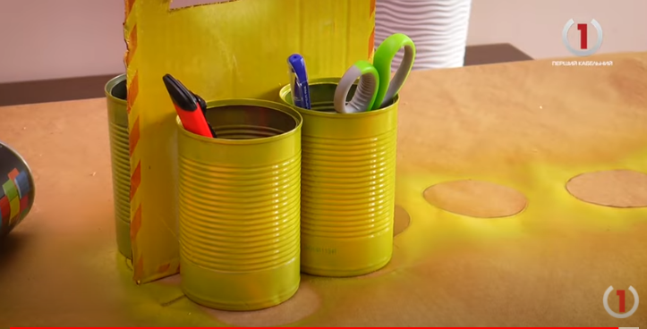 Яскравий органайзер для кухні чи майстерні