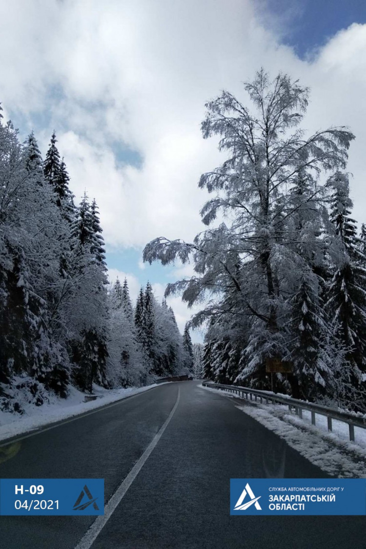 Трасу “Мукачево – Рахів – Івано-Франківськ – Львів” за ніч вкрило снігом