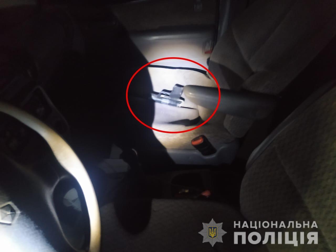 Без документів та дозволів: на Берегівщині у 24-річного хлопця вилучили травматичний пістолет