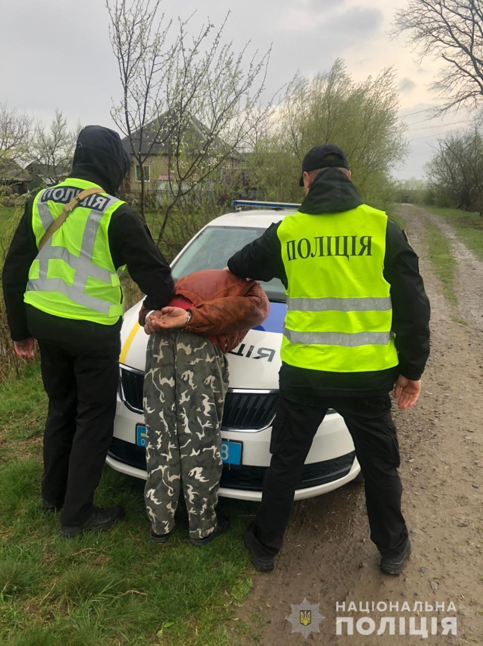 Прикутий ланцюгами: поліцейські Берегівщини викрили зловмисника