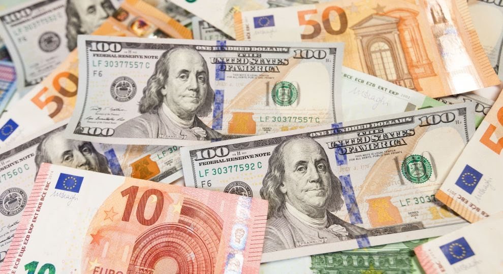 Скільки коштують долар та євро: курс валют на 12 березня