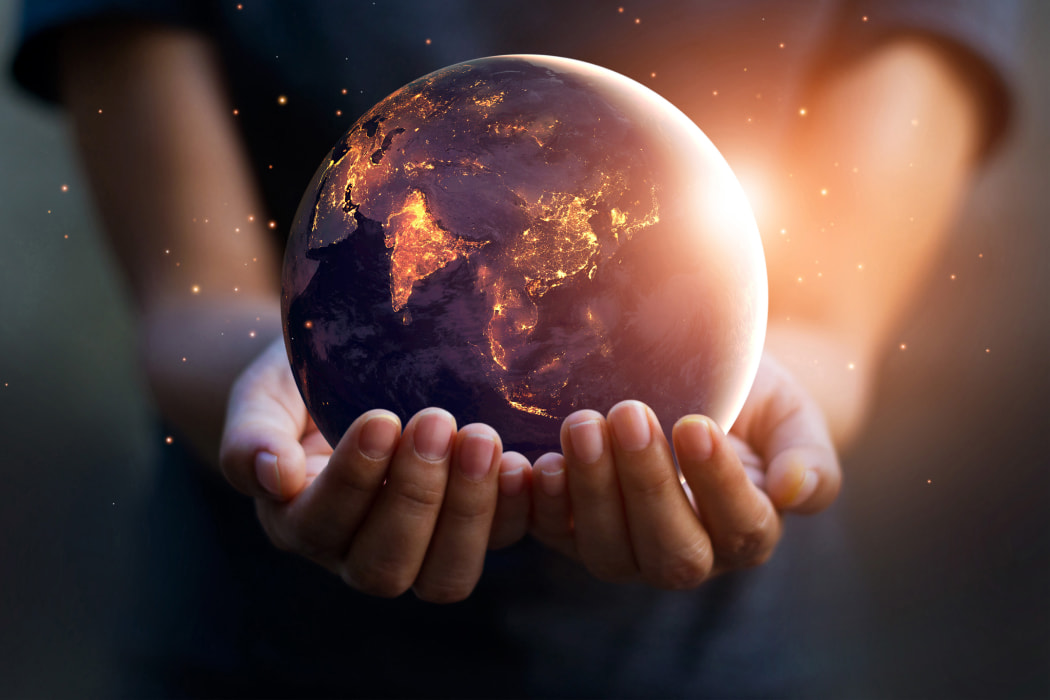 З турботою про Землю: на Закарпатті провели екологічну толоку