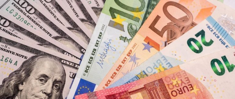 Продовжують зростати: курс валют на 20 квітня