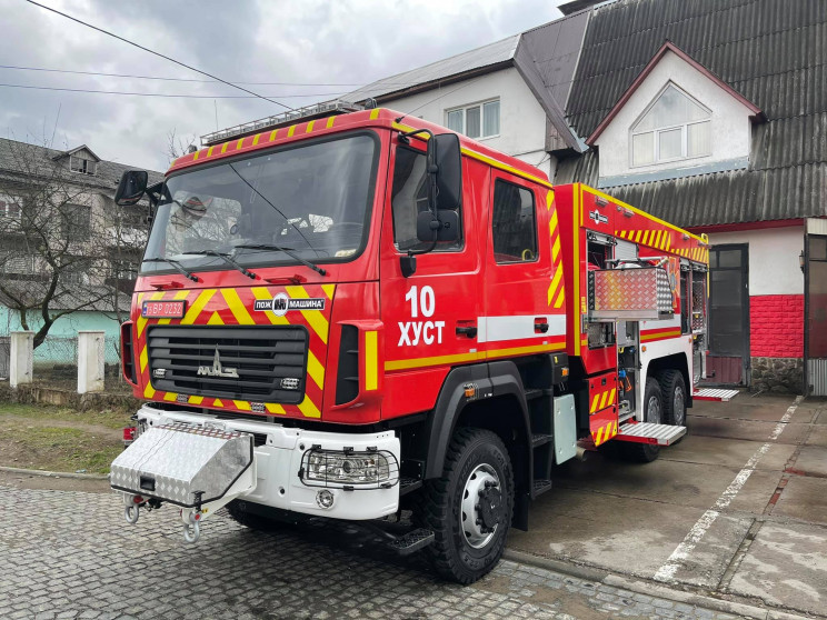 У Хусті рятувальники отримали сучасне пожежне авто