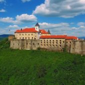 7 туристичних об’єктів у Карпатах, які варто відвідати навесні