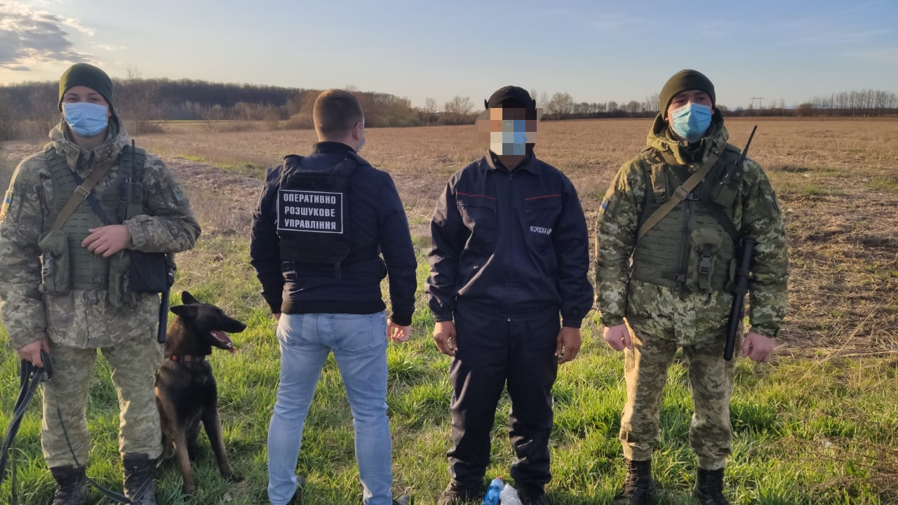 На закарпатському кордоні "Лужанка" затримали нелегала з Єгипту