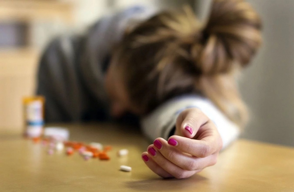 Спроба самогубства на Закарпатті: через образу однокласників школярка опинилась в реанімації