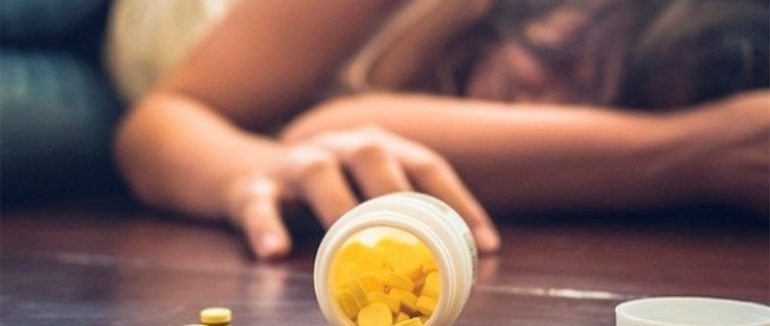 Спроба самогубства на Закарпатті: у неповнолітньої дівчини гостре медикаментозне отруєння