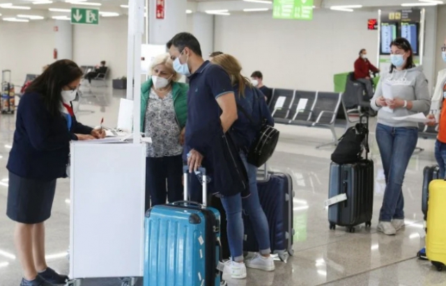 Вакцинація українців: повноцінні туристичні поїздки поки що не відкриватимуть