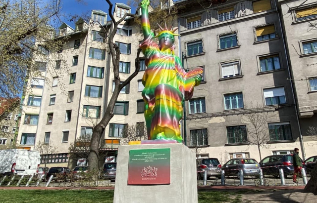 В Будапешті знесли статую присвячену підтримці Black lives matter