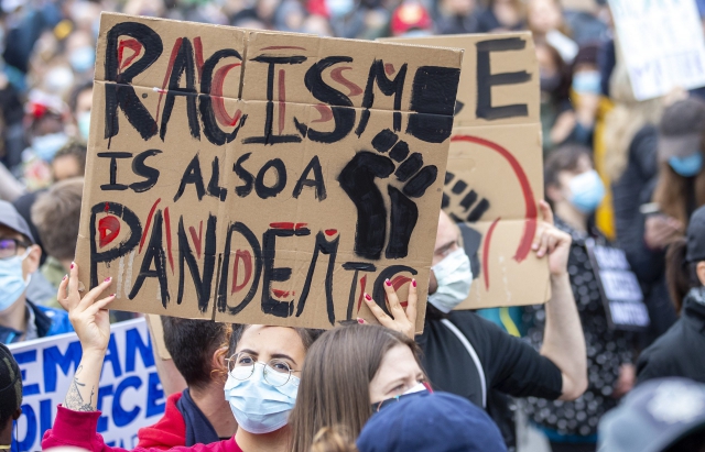 В Будапешті знесли статую присвячену підтримці Black lives matter