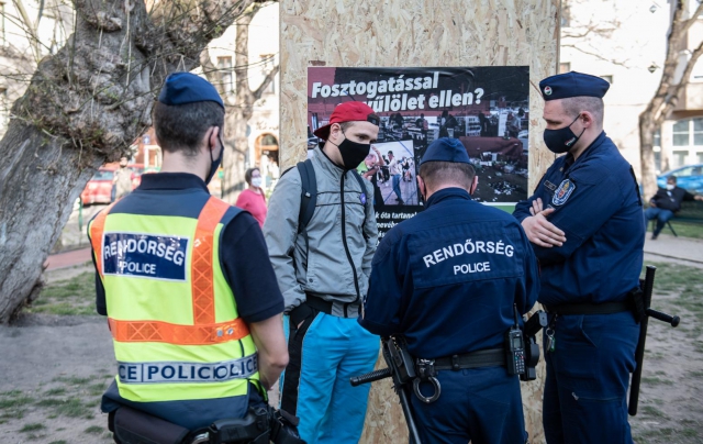 В Будапешті знесли статую присвячену підтримці Black lives matter