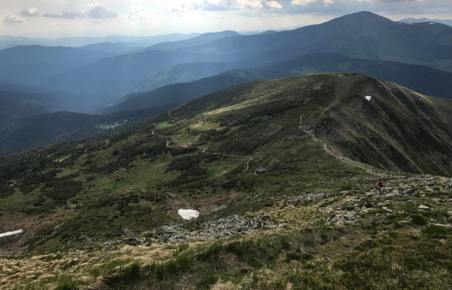 Майже 4 сотні кілометрів гірськими дорогами: на Закарпатті стартує туристичний маршрут