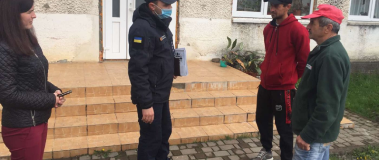 Закарпатські рятувальники навчали як діяти під час пожежі та загасити її за допомогою вогнегасника